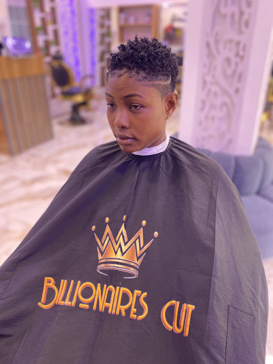 BillionaireCut's tweet photo. Drop ❤️ emoji for your favorite frame in the comments section…..😊🥰😍👌🏽

Call/WhatsApp us +233544191868 for swift response 

#billionaire #billionairescut #explore #shorthaircut #ladies #crazyhaircuts #trending https://t.co/hlwTHrM7S3