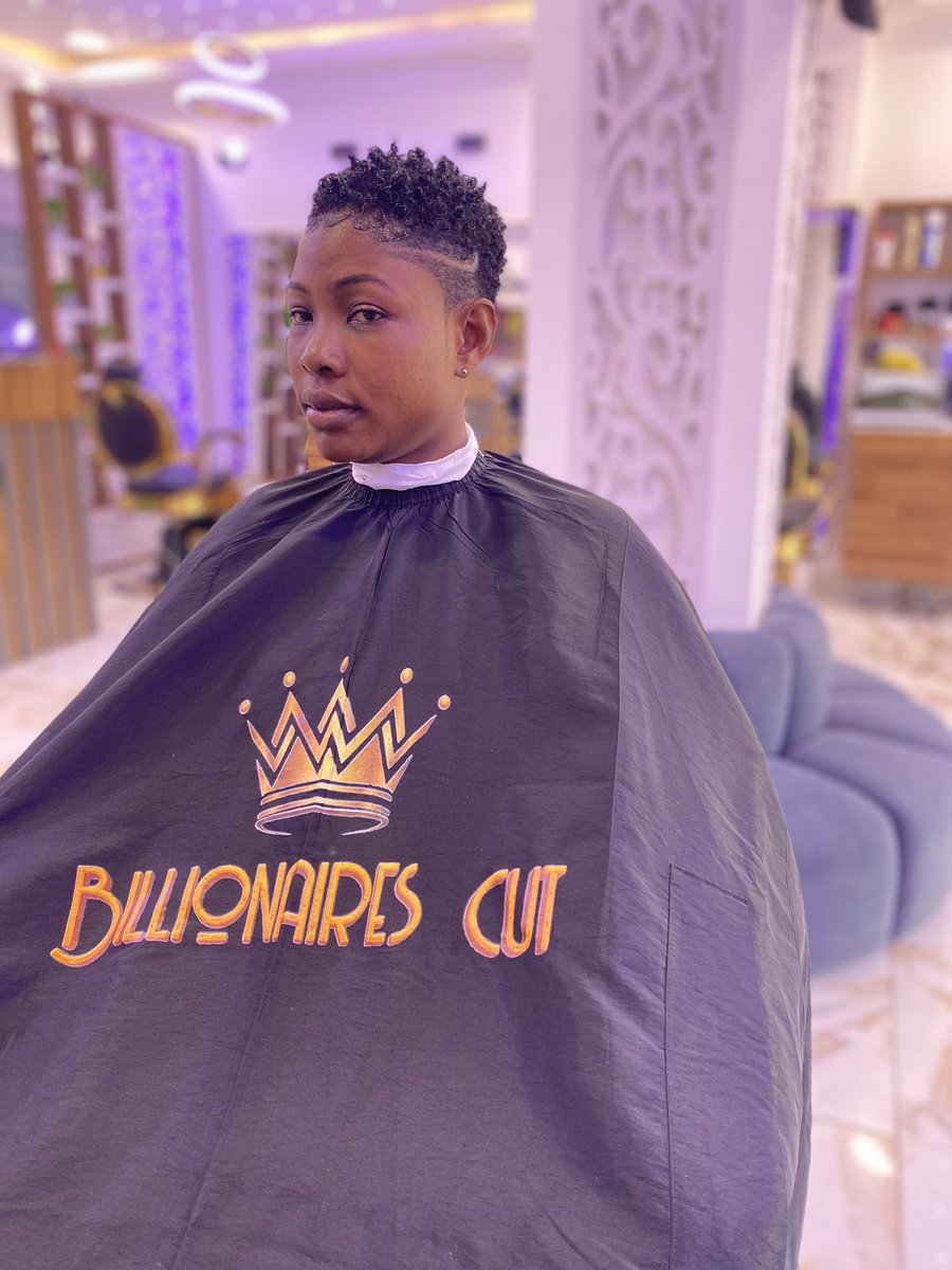 BillionaireCut's tweet photo. Drop ❤️ emoji for your favorite frame in the comments section…..😊🥰😍👌🏽

Call/WhatsApp us +233544191868 for swift response 

#billionaire #billionairescut #explore #shorthaircut #ladies #crazyhaircuts #trending https://t.co/hlwTHrM7S3