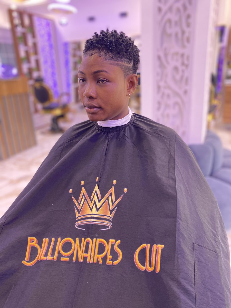BillionaireCut's tweet photo. Drop ❤️ emoji for your favorite frame in the comments section…..😊🥰😍👌🏽

Call/WhatsApp us +233544191868 for swift response 

#billionaire #billionairescut #explore #shorthaircut #ladies #crazyhaircuts #trending https://t.co/hlwTHrM7S3
