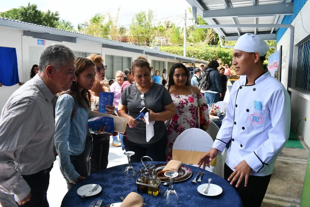 Autoridades de nuestro Buen Gobierno inauguraron el 𝗖𝗲𝗻𝘁𝗿𝗼 𝗧𝗲𝗰𝗻𝗼𝗹ó𝗴𝗶𝗰𝗼 𝗱𝗲 𝗛𝗼𝘁𝗲𝗹𝗲𝗿í𝗮 𝘆 𝗧𝘂𝗿𝗶𝘀𝗺𝗼 "𝗛𝗲𝗿𝗺𝗮𝗻𝗮 𝗣𝗮𝗾𝘂𝗶𝘁𝗮", un nuevo espacio de formación dedicado a fortalecer las capacidades de las familias y juventud nicaragüense.