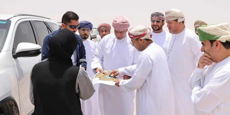 وكيل وزارة الاقتصاد يطّلع على ما تمّ إنجازه في مشروع التجمع الاقتصادي لسلاسل التبريد بالدقم 
#جريدة_عمان 
omandaily.om/article/1179548