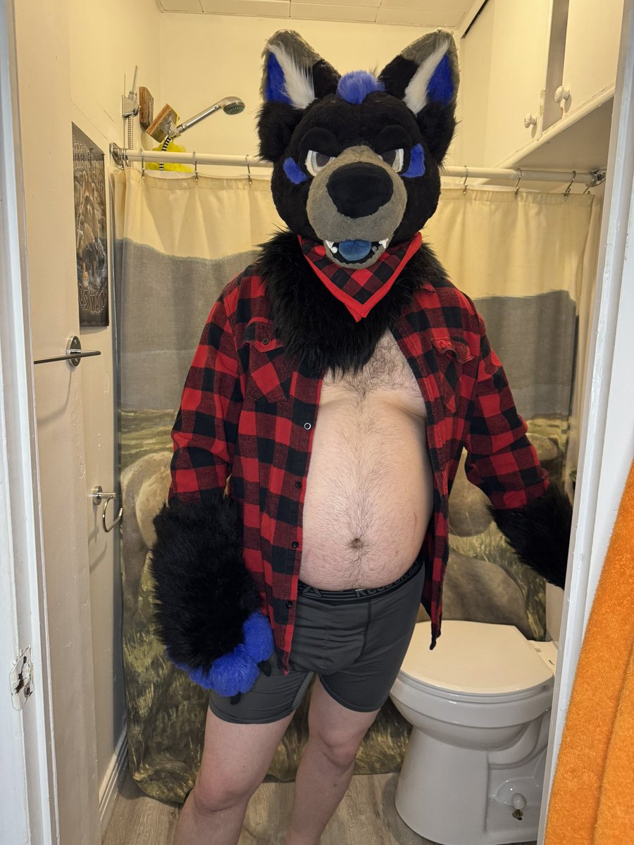 Daddy wolf need some help in there care to help ? 🥵
🐺:<a href="/SkywayWolf/">Skyway</a> 
📸:<a href="/MuzoFox/">Muzo Fox</a> 
#Furry #Furryfandom #Furrycommunity #Murrsuit #Murrsuiter #Wolf #Wolfdog #Gayfurry #FurryAD #Furrynsfw #NSFW #Furries #Furrie #Furryporn #Furrytop #Daddy #Buldge #Belly #Dom #Dad #Furrytrash
