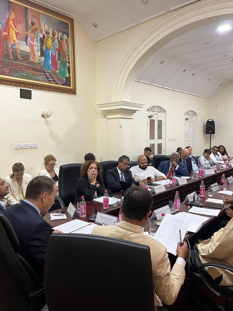 Harsha de Silva (@harshadesilvamp) on Twitter photo Rich discussion w <a href="/sikorskiradek/">Radosław Sikorski 🇵🇱🇪🇺</a> Foreign Minister of #Poland on reforms that took his country from communism and food queues to a thriving high income success story. Many lessons for JVP ideologists driving the NPP gov in #SriLanka. Hosted by <a href="/EU_in_Sri_Lanka/">EU in Sri Lanka</a> and <a href="/the_lki/">LKI</a> Rich discussion w <a href="/sikorskiradek/">Radosław Sikorski 🇵🇱🇪🇺</a> Foreign Minister of #Poland on reforms that took his country from communism and food queues to a thriving high income success story. Many lessons for JVP ideologists driving the NPP gov in #SriLanka. Hosted by <a href="/EU_in_Sri_Lanka/">EU in Sri Lanka</a> and <a href="/the_lki/">LKI</a>
