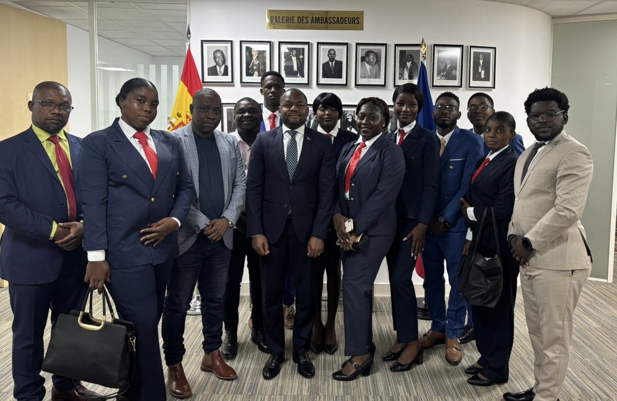 Le mardi 27 mai 2025, des échanges cordiaux et dynamiques ont eu lieu entre l’équipe de l’Ambassade et la délégation de l’Institut de Diplomatie et de Relations Internationales (IDRI) d’Haïti, actuellement en séjour à Madrid dans le cadre de la 5ᵉ édition de leur programme de