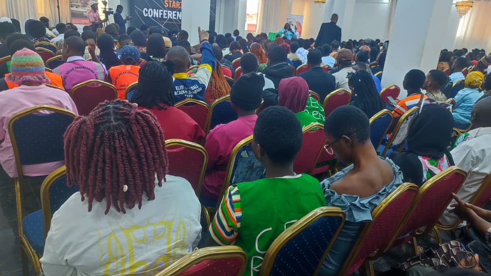 CesCameroon's tweet image. Day 2 of #StartupConference in Bamenda wraps up! CES brought together innovators and changemakers for groundbreaking discussions &amp;amp; meaningful networking. We&apos;re committed to driving #PositiveChange in the community #CES #Innovation