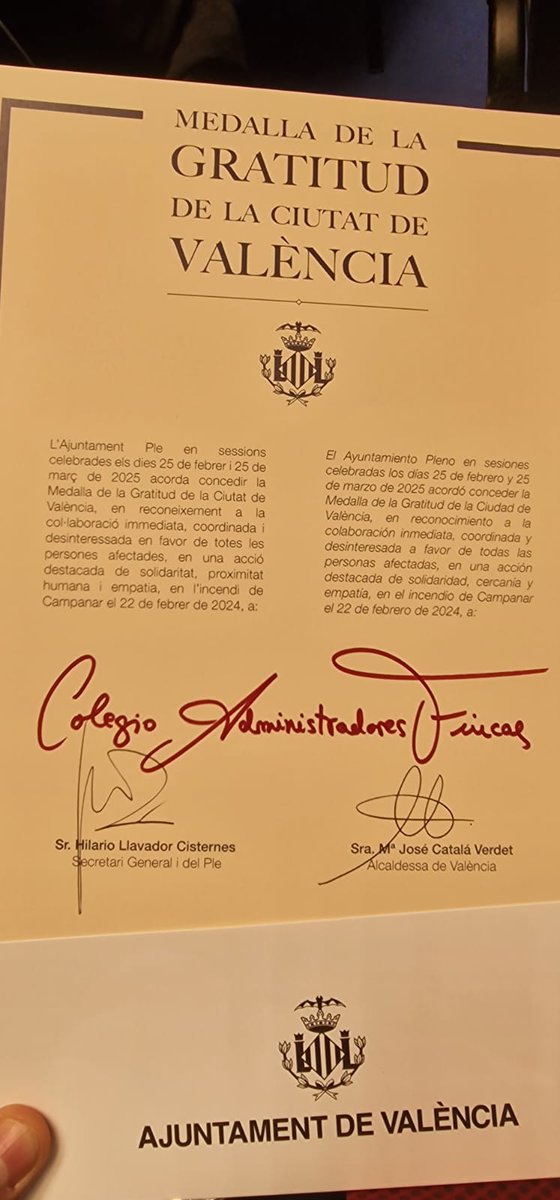 CAFValencia's tweet photo. Esta tarde, en un acto celebrado en el Palau de la Música y de la mano de la alcaldesa de Valencia, María José Catalá, el @PresiCafVlc_Cs ha recibido la Medalla de la Gratitud de la Ciudad por el trabajo realizado por los administradores de fincas tras el incendio de Campanar. https://t.co/KhspXCUMNU