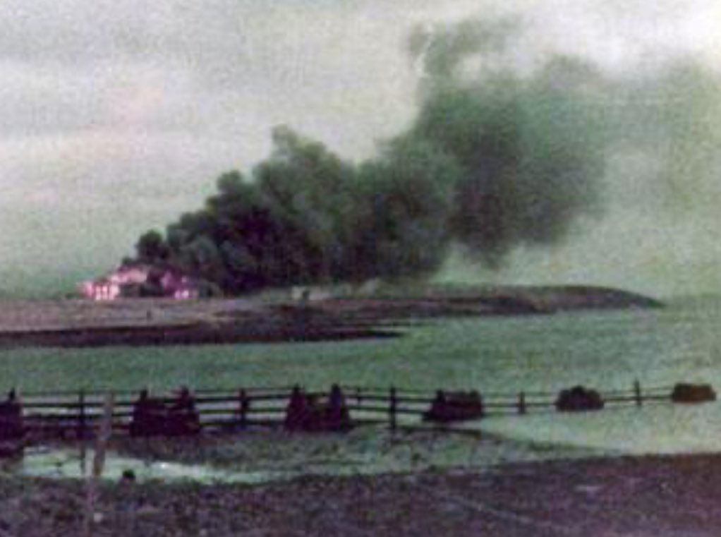 TheParachuteReg's tweet image. The battle for Goose Green was the first and the longest battle of the Falklands War. It represented a fourteen-hour struggle waged by the Second Battalion The Parachute Regiment (2 PARA), pitted against various sub-units of the Argentine army and air force over nearly…