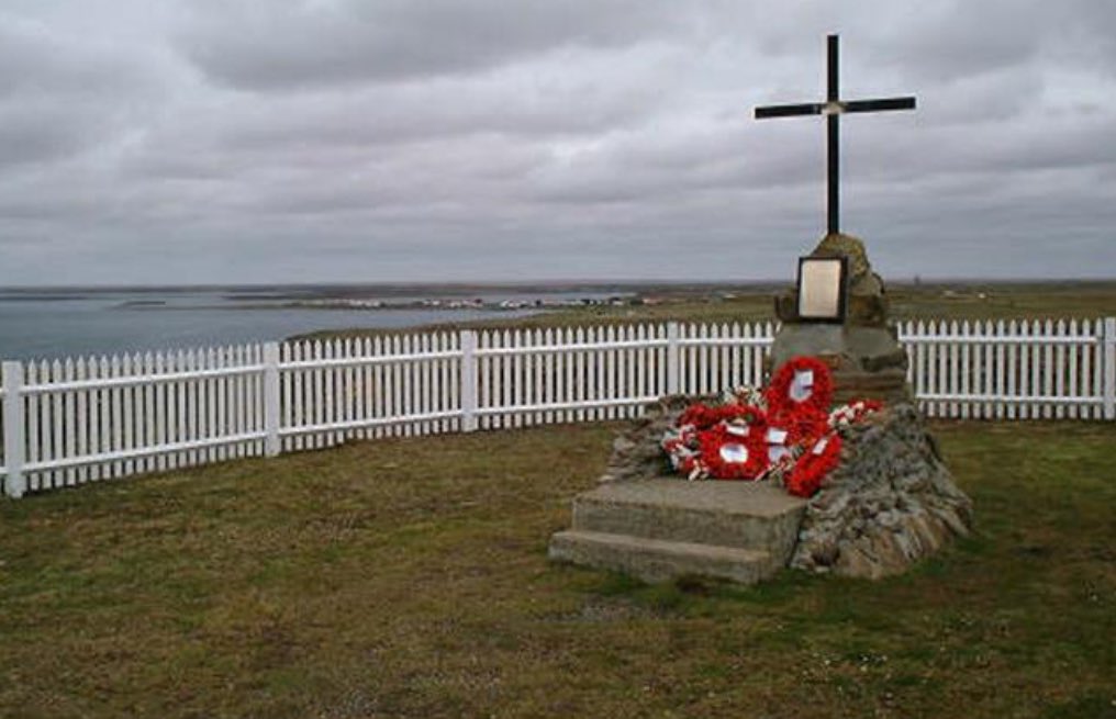 TheParachuteReg's tweet image. The battle for Goose Green was the first and the longest battle of the Falklands War. It represented a fourteen-hour struggle waged by the Second Battalion The Parachute Regiment (2 PARA), pitted against various sub-units of the Argentine army and air force over nearly…