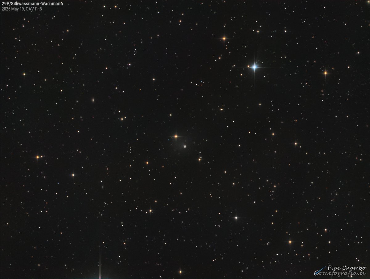PepeChambo's tweet image. 📸Tras su último estallido, capturé de nuevo el cometa 29P/Schwassmann-Wachmann con una nueva nube en expansión envuelta de una coma tenue, sobre un fondo repleto de pequeñas galaxias en Leo.
📷Atik 383L+ 🔭TS-Photon 8" f/3.7
🎞️52 min 🏡OAV, Valencia
ℹ️cometografia.es/29p-schwassman…