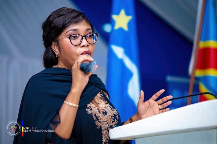 godefroid072's tweet photo. SE Acacia BANDUBOLA MBONGO @bandubolambongo ,Ministre d'Etat, Ministre des affaires Foncières, participe à la clôture du séminaire de renforcement de capacités des agents et cadres du ministère des affaires foncières.  Leçon magistrale de la Ministre d'Etat sur LES PRATIQUES FONCIÈRES EN MARGE DE LA LOI   à l'université de KINSHASA. (UNIKIN)

"Ecriture Plus Numérique"

@Minaff_fonc_rdc @central_sage @EnFondation @acprdcongo