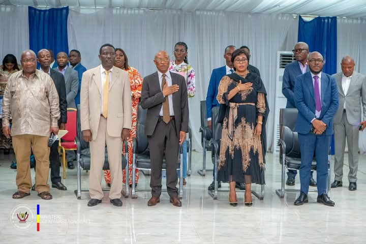 godefroid072's tweet photo. SE Acacia BANDUBOLA MBONGO @bandubolambongo ,Ministre d'Etat, Ministre des affaires Foncières, participe à la clôture du séminaire de renforcement de capacités des agents et cadres du ministère des affaires foncières.  Leçon magistrale de la Ministre d'Etat sur LES PRATIQUES FONCIÈRES EN MARGE DE LA LOI   à l'université de KINSHASA. (UNIKIN)

"Ecriture Plus Numérique"

@Minaff_fonc_rdc @central_sage @EnFondation @acprdcongo