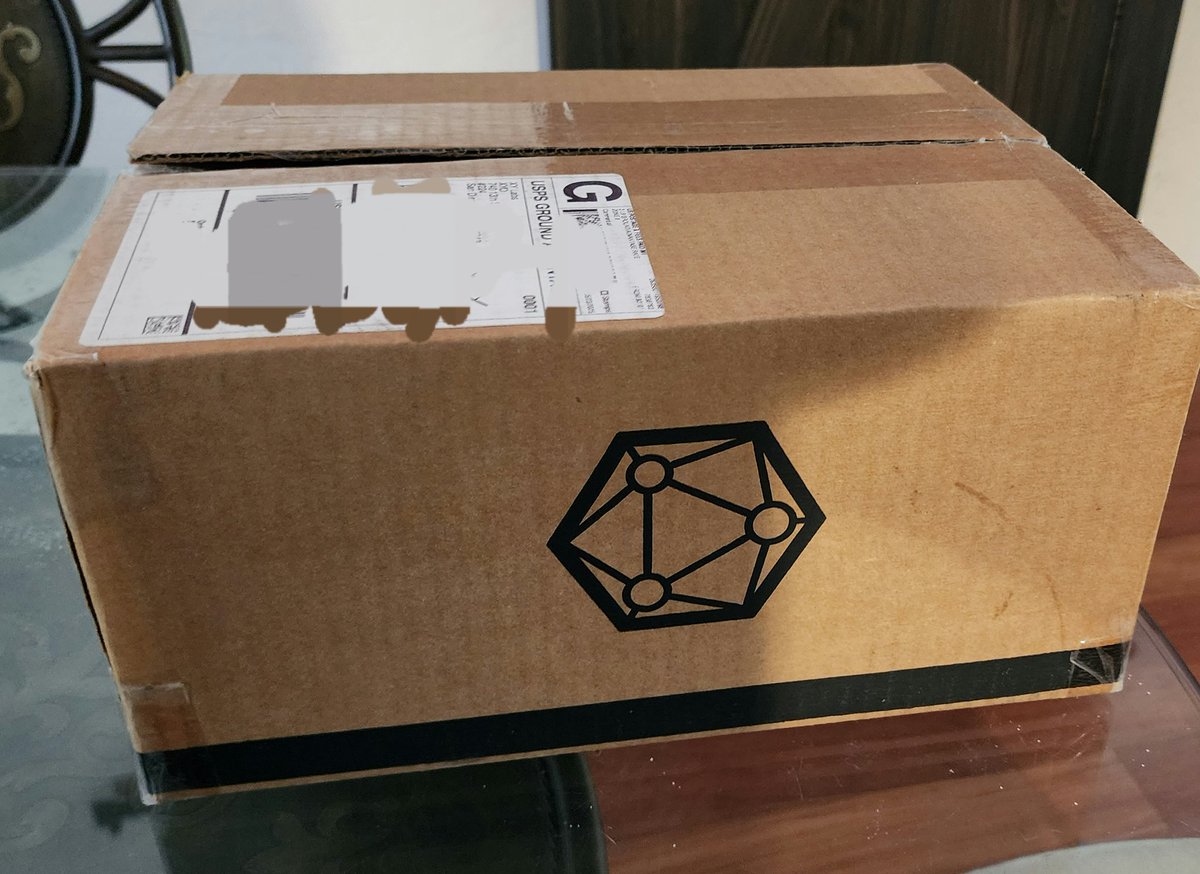 TheTonyCrypto's tweet photo. You know how we all joke about no one ever wins a #Sweepstakes ? Well, @OfficialXYO just sent me a brand new @Apple #iPad that I won along with some other goodies!

Thanks $XYO for the awesome prize! I think I'll keep mining to try for another!!!

https://t.co/c1k6TAYiSd https://t.co/zYM5es2Uw9