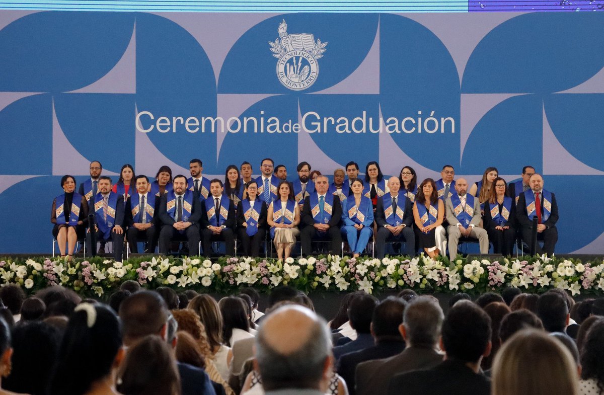 prepatecsta's tweet image. Este es un día para cerrar una etapa llena de aprendizajes, reconocer su esfuerzo y dar la bienvenida a un futuro prometedor. ¡Enhorabuena por este logro!🌟💙
#PrepaTec #GraduacionesTec