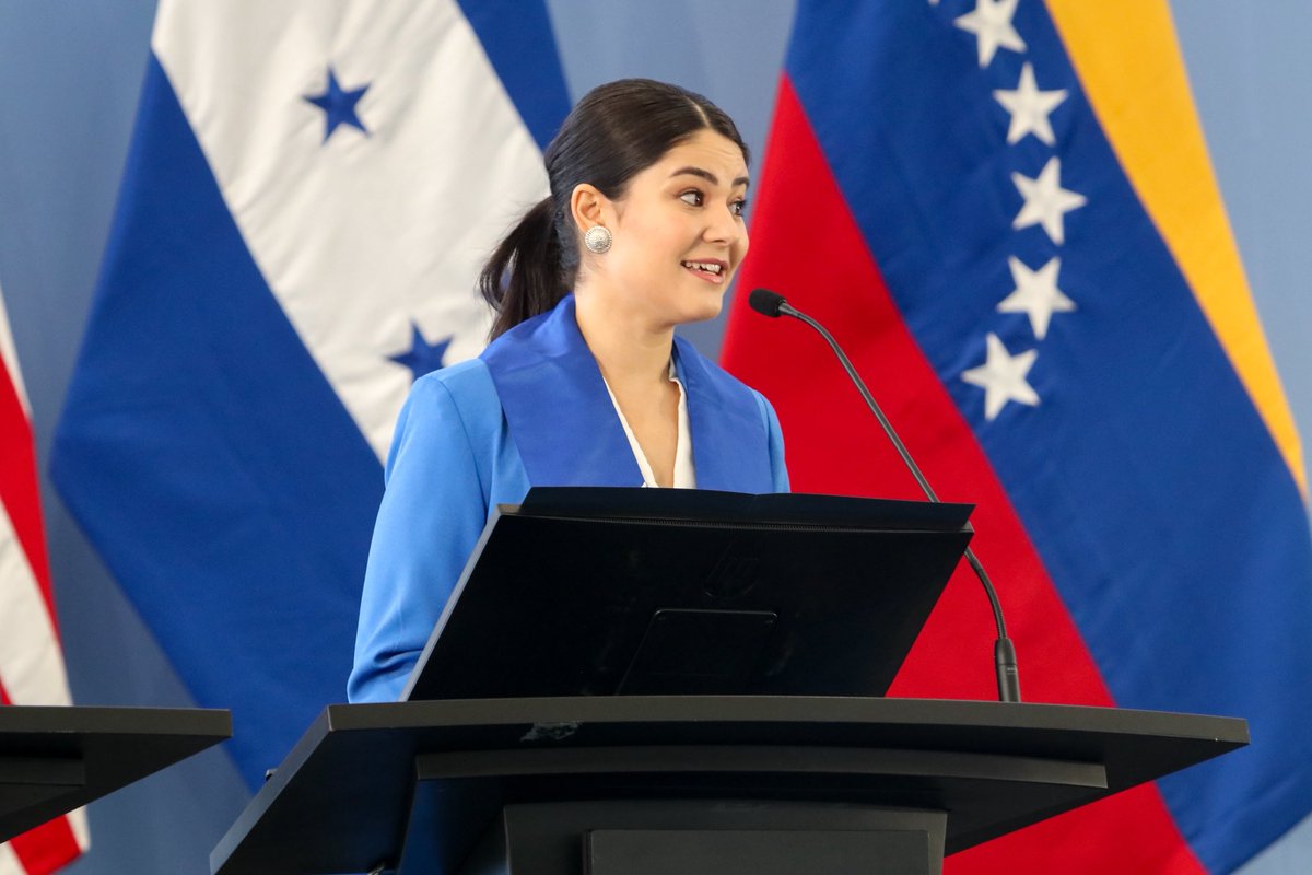 prepatecsta's tweet image. Este es un día para cerrar una etapa llena de aprendizajes, reconocer su esfuerzo y dar la bienvenida a un futuro prometedor. ¡Enhorabuena por este logro!🌟💙
#PrepaTec #GraduacionesTec