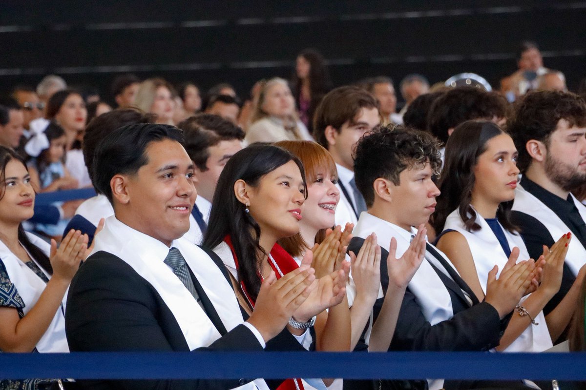 prepatecsta's tweet image. Este es un día para cerrar una etapa llena de aprendizajes, reconocer su esfuerzo y dar la bienvenida a un futuro prometedor. ¡Enhorabuena por este logro!🌟💙
#PrepaTec #GraduacionesTec