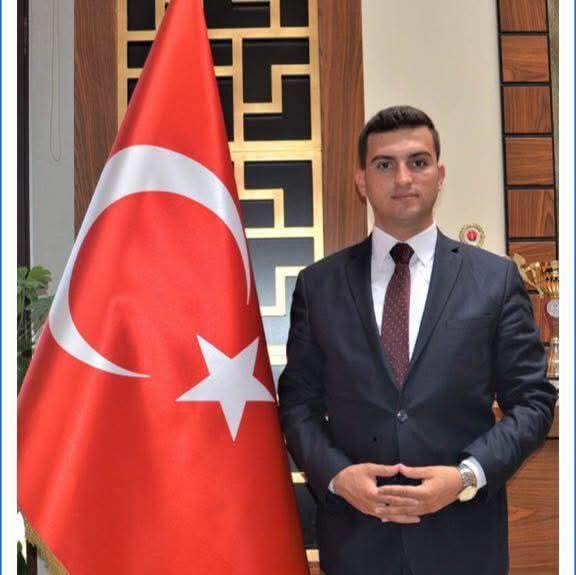 Cumhurbaşkanının son açıklanan kararname ile Bozovaya kendini adamış babayiğit kaymakamımız Halil Yeşilyurt  bir (1) yıl daha Bozova da