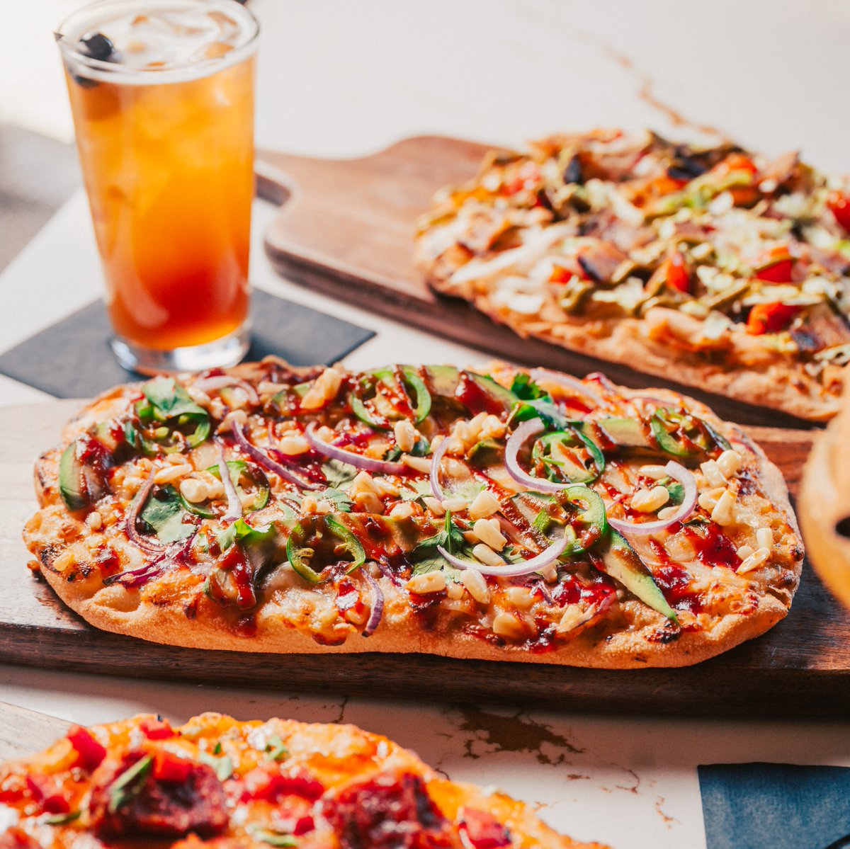 Hot food, cold drinks. That's what I want. 🍽️🍹#mwthisbar