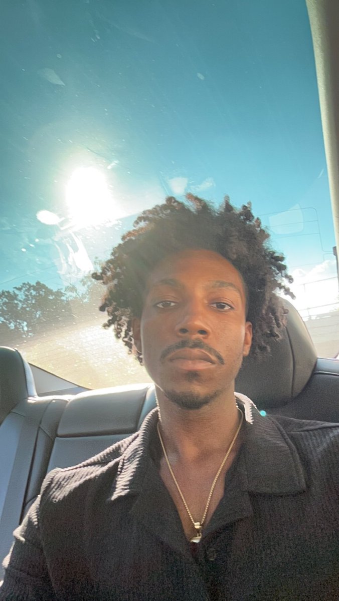 ondraye_'s tweet photo. Tesla Sun roof 💪🏾 https://t.co/eqxycMK5J0