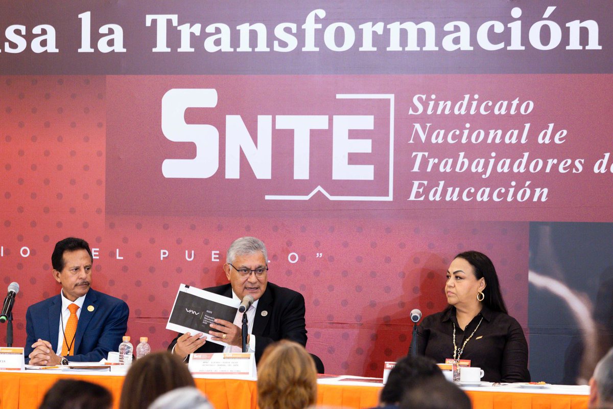45SNTE's tweet photo. El #SNTE tiene un buen presente y tendrá mejor futuro, aseguró su dirigente nacional, Mtro. Alfonso Cepeda Salas, al presidir la LIX Sesión Extraordinaria del Consejo Nacional. Se pronunció por una reforma a la Ley del #ISSSTE y no por su abrogación.  https://t.co/7qVkZRmxED https://t.co/bqKjFA2wIh