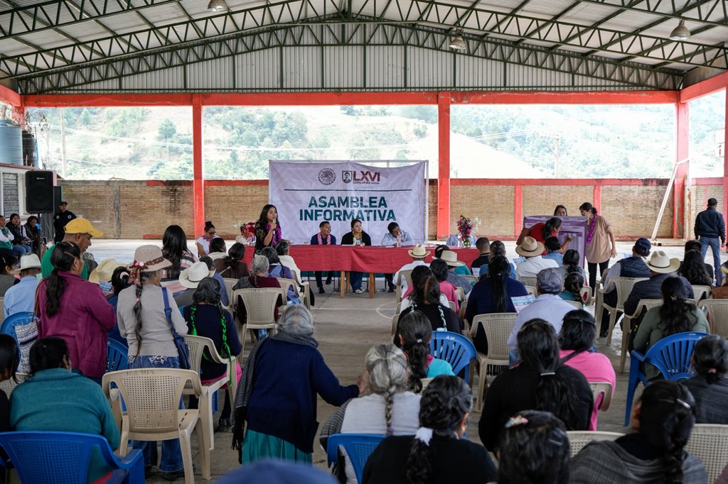 lizconcha's tweet image. Hoy en Santa María Teopoxco tuvimos una gran asamblea informativa 🗣️✨

A solo 4 días del #1DeJunio, el pueblo está listo para hacer historia 🗳️🇲🇽

Por primera vez, elegiremos a quienes impartirán justicia en el #NuevoPoderJudicial ⚖️

¡Teopoxco ya está listo para votar! ✅