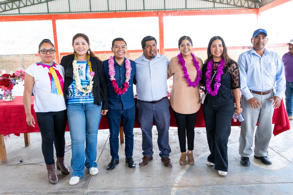lizconcha's tweet image. Hoy en Santa María Teopoxco tuvimos una gran asamblea informativa 🗣️✨

A solo 4 días del #1DeJunio, el pueblo está listo para hacer historia 🗳️🇲🇽

Por primera vez, elegiremos a quienes impartirán justicia en el #NuevoPoderJudicial ⚖️

¡Teopoxco ya está listo para votar! ✅