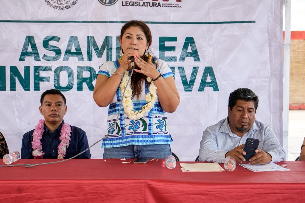 lizconcha's tweet image. Hoy en Santa María Teopoxco tuvimos una gran asamblea informativa 🗣️✨

A solo 4 días del #1DeJunio, el pueblo está listo para hacer historia 🗳️🇲🇽

Por primera vez, elegiremos a quienes impartirán justicia en el #NuevoPoderJudicial ⚖️

¡Teopoxco ya está listo para votar! ✅