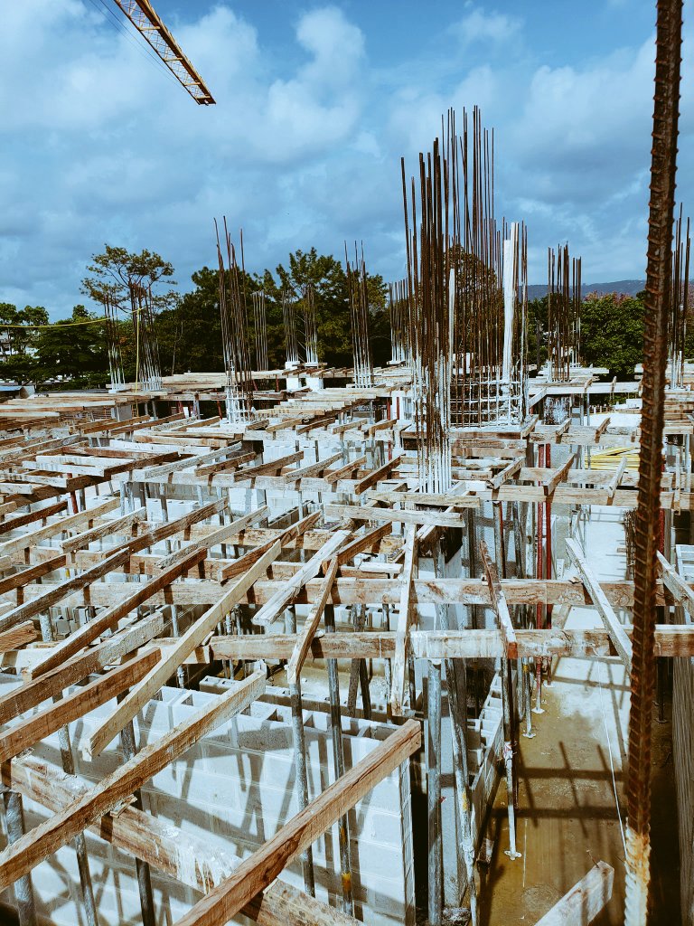 Still on carpentry work for second floor slab and beam 
#comeonchelsea #Nigeria #badiashile #lagos #maresca #Amen #tinubu #ASEA2025 #NuNew #FogoChain #CharlotteAustin