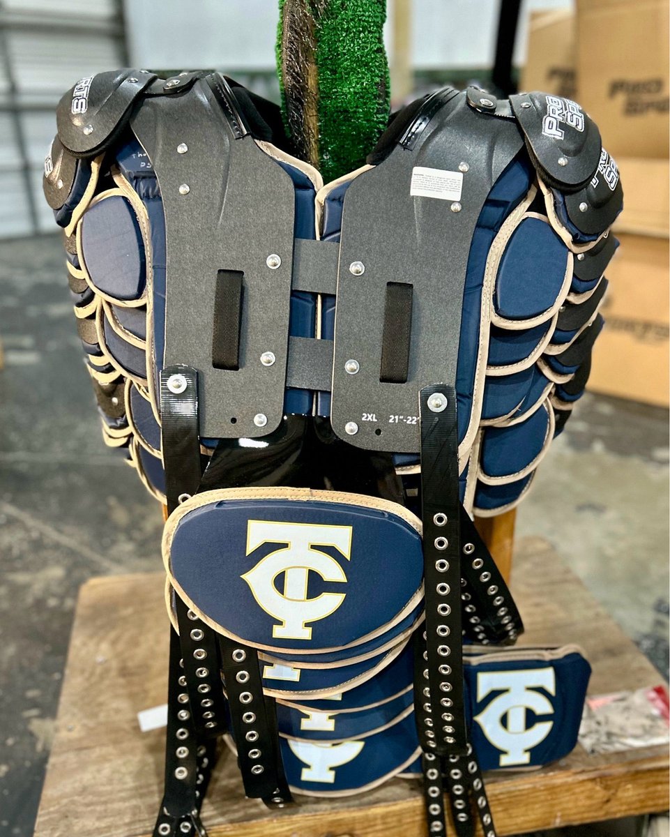 Pro Gear Sports (@progearfb) on Twitter photo There are new #Custom pads in #TheCounty!βππ₯
Mike Nelson at <a href="/BakersSports/">Baker's Sports</a> made it happen for <a href="/tcchsyjfootball/">TCCHS Football</a>!
<a href="/CoachJRogers1/">Justin Rogers</a>
<a href="/ProGearNellie/">Michael Nelson</a>
<a href="/ProGearFB/">Pro Gear Sports</a>
#KnowTheLogo #MadeInTheUSA #HighSchoolFootball #FootballEquipment #ShoulderPads #BackPlates #TogetherWeSwarm #W1NTHEDAY There are new #Custom pads in #TheCounty!βππ₯
Mike Nelson at <a href="/BakersSports/">Baker's Sports</a> made it happen for <a href="/tcchsyjfootball/">TCCHS Football</a>!
<a href="/CoachJRogers1/">Justin Rogers</a>
<a href="/ProGearNellie/">Michael Nelson</a>
<a href="/ProGearFB/">Pro Gear Sports</a>
#KnowTheLogo #MadeInTheUSA #HighSchoolFootball #FootballEquipment #ShoulderPads #BackPlates #TogetherWeSwarm #W1NTHEDAY