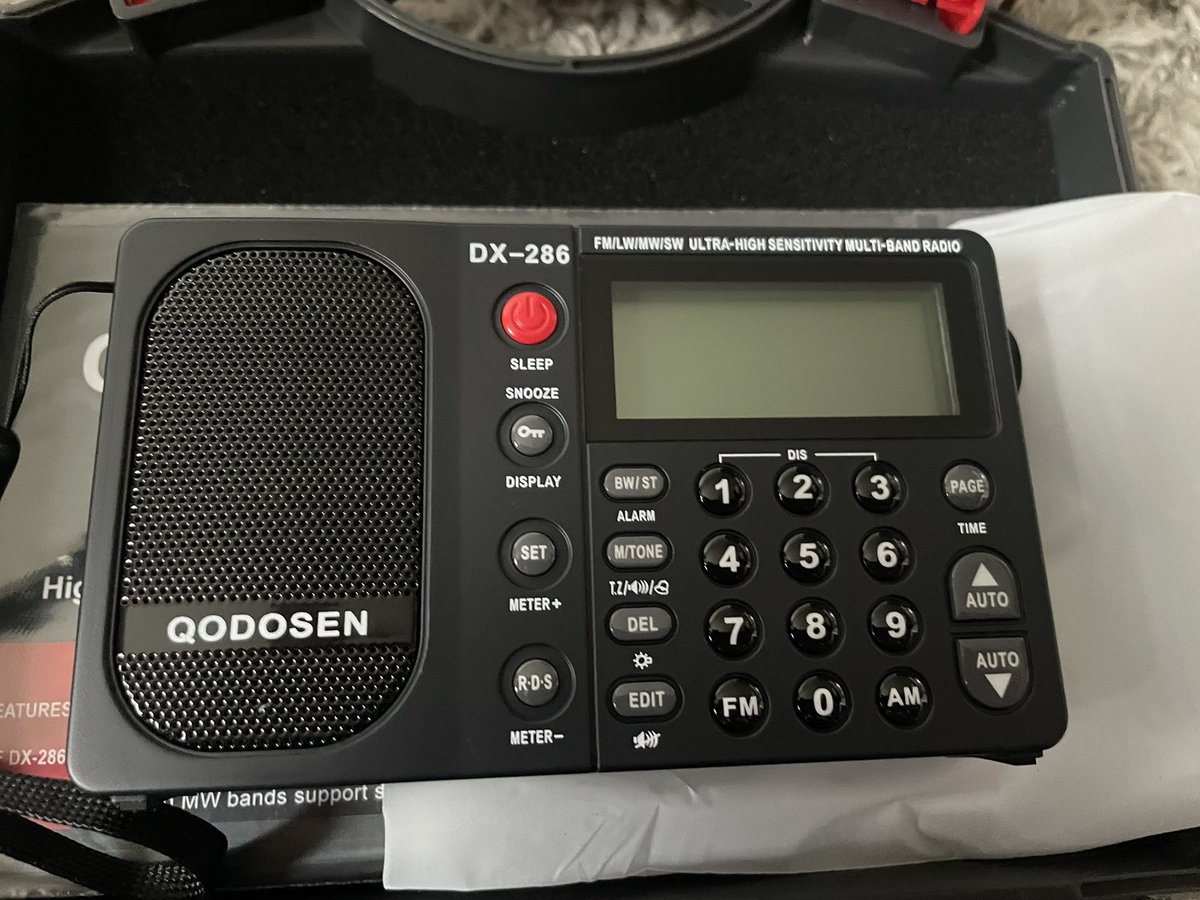 Received this today 🤩 Oh! This is an beautifull little receiver. I’m quite impressed! Reminds me of the legendary Sony SW1 #quodosendx286 #DXing #SWL
