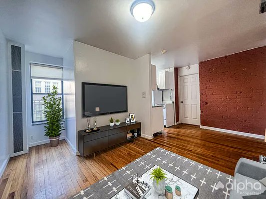 AlphaProNYC's tweet photo. It's the "busy season" for the NYC rental market!  Don't miss out on some great deals.
Contact an Alpha Properties NYC real estate professional today to find your new home!!!
Leasing@AlphaNYC.com https://t.co/pRqTbThF9K