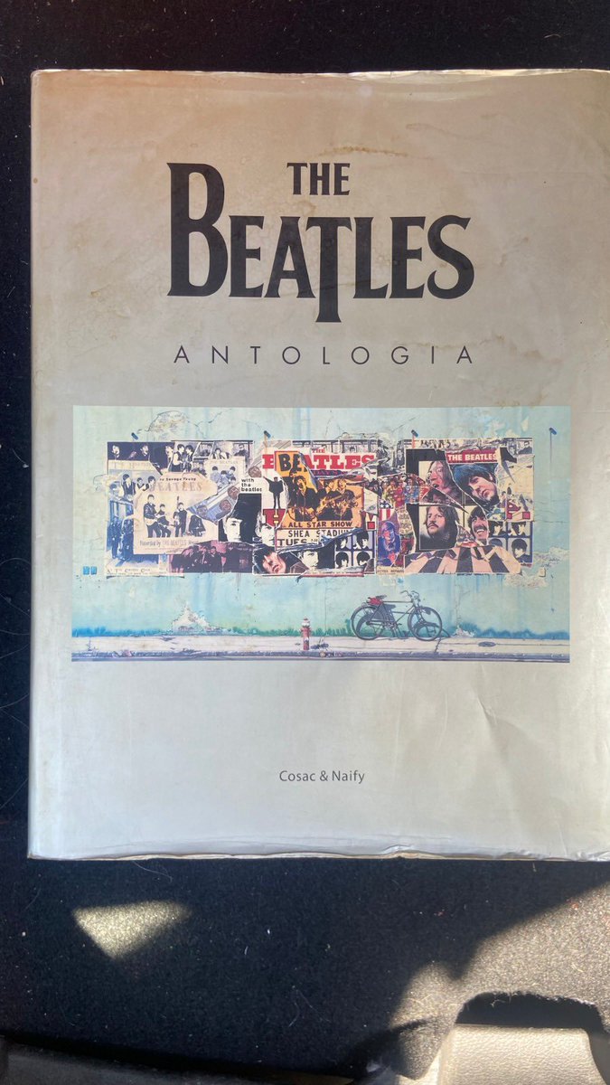 instadayane's tweet image. VENDE-SE!
Livro The Beatles Antologia - Usado em boas condições

Vamos ajudar dando RT?
Preciso pagar minha progressiva!!