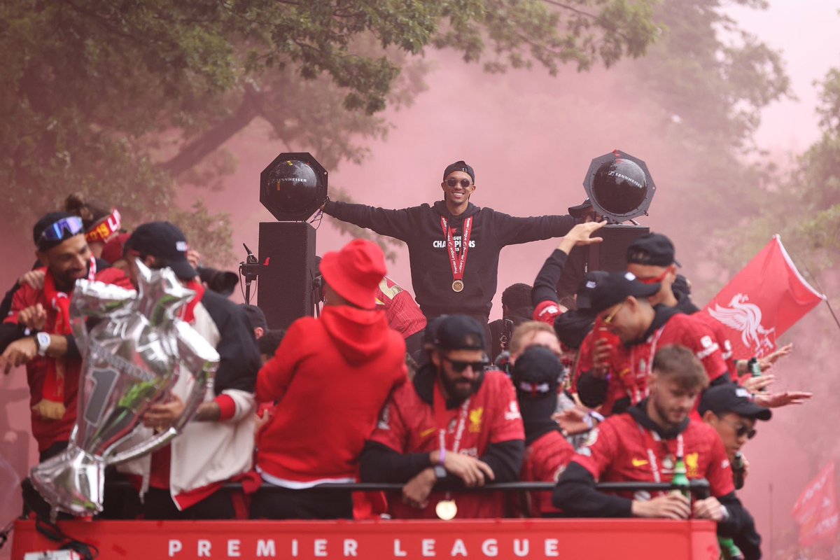 TrentAA's tweet image. Perfect send off. Thank you from the bottom of my heart, I love my city ❤️