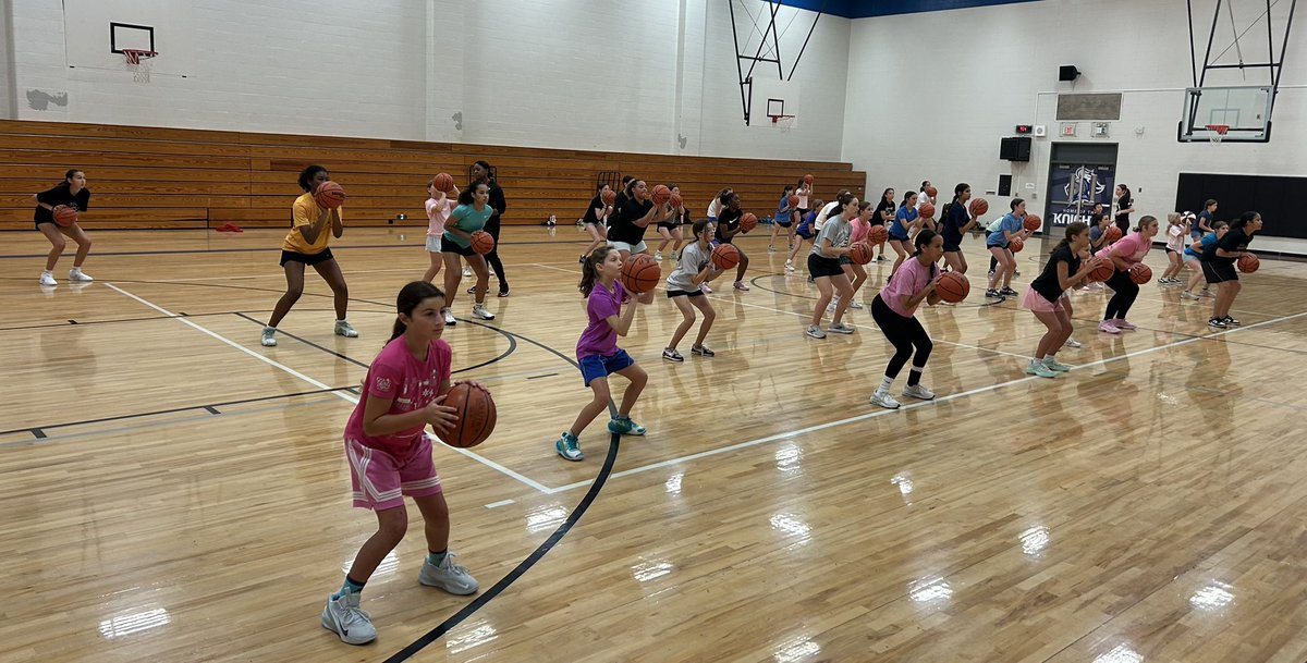 acmladytigerbb's tweet image. Day #2 of camp in the books! Lots of skills, fundamentals & of course FUN‼️🏀🏀 These young ladies are bringing it everyday! @ConsolHS @CSISDAthletics @AMCHSTigerClub #FutureIsBright👀😎🏀