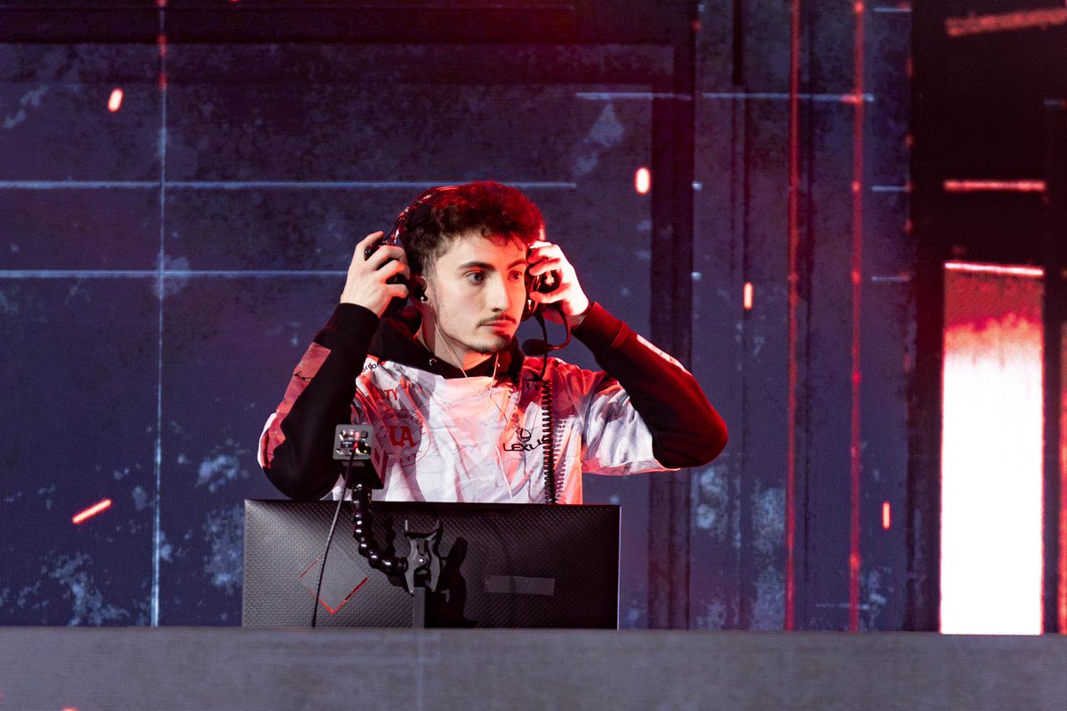 SamuelBennettYT's tweet image. What was going through @oDanGhosty ‘s head