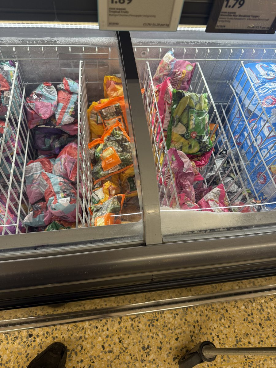 bluetide's tweet photo. @AldiUK It’s Andover. As you can see in the photo when you slide open the doors cover the middle section https://t.co/KpZoY3pzFe