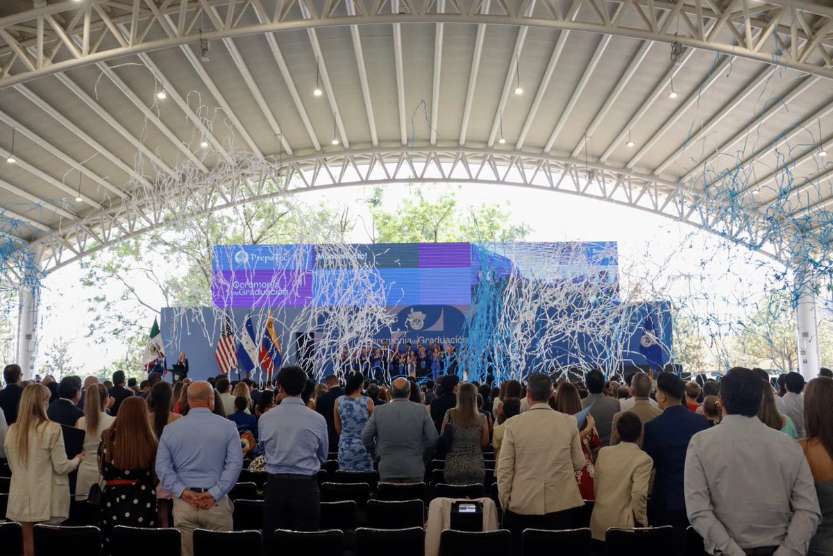 prepatecsta's tweet image. ¡Lo lograron, santaneras y santaneros! 🎓🎊

Se reconoce con mucho orgullo el camino recorrido por ustedes, y les deseamos lo mejor en esta nueva etapa. 
¡Que este sea el inicio de un futuro lleno de éxitos y sueños cumplidos! 🎉👏

#PrepaTecSantaAnita #GraduaciónPrepaTec