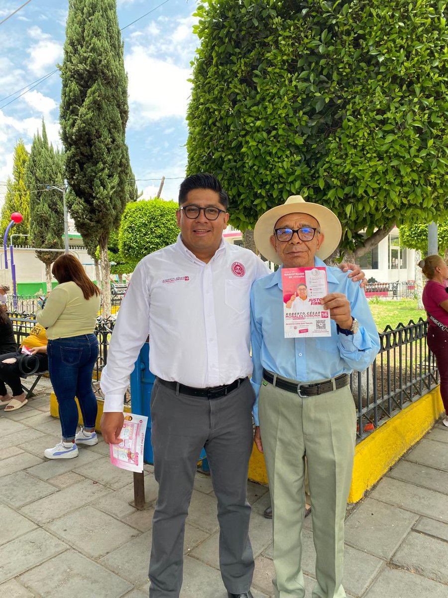 robcesarmorales's tweet photo. ¡Esto no se acaba hasta que se acaba!😎👊🏼

Estamos en #LomaBonita e #Ixtulco cerrando con broche de oro esta gran campaña.
En la rosa, ¡vota 16!✨🗳️ Vota por Morales Corona Roberto César este 1° de junio en las #elecciones al #PoderJudicial para Magistrado de Circuito. https://t.co/U2lWxXmGiQ