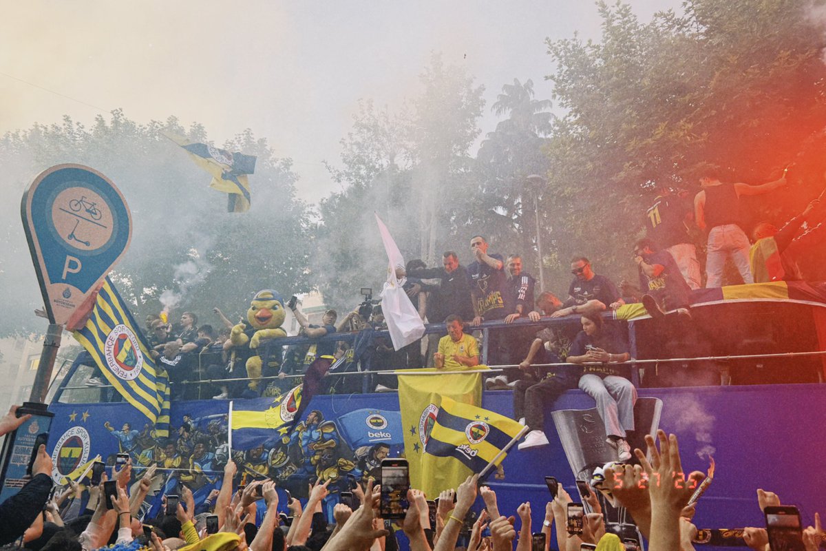 mertceken's tweet photo. Hiç bitmeyecek bir miras.

#YellowLegacy https://t.co/jwlCeOspbK