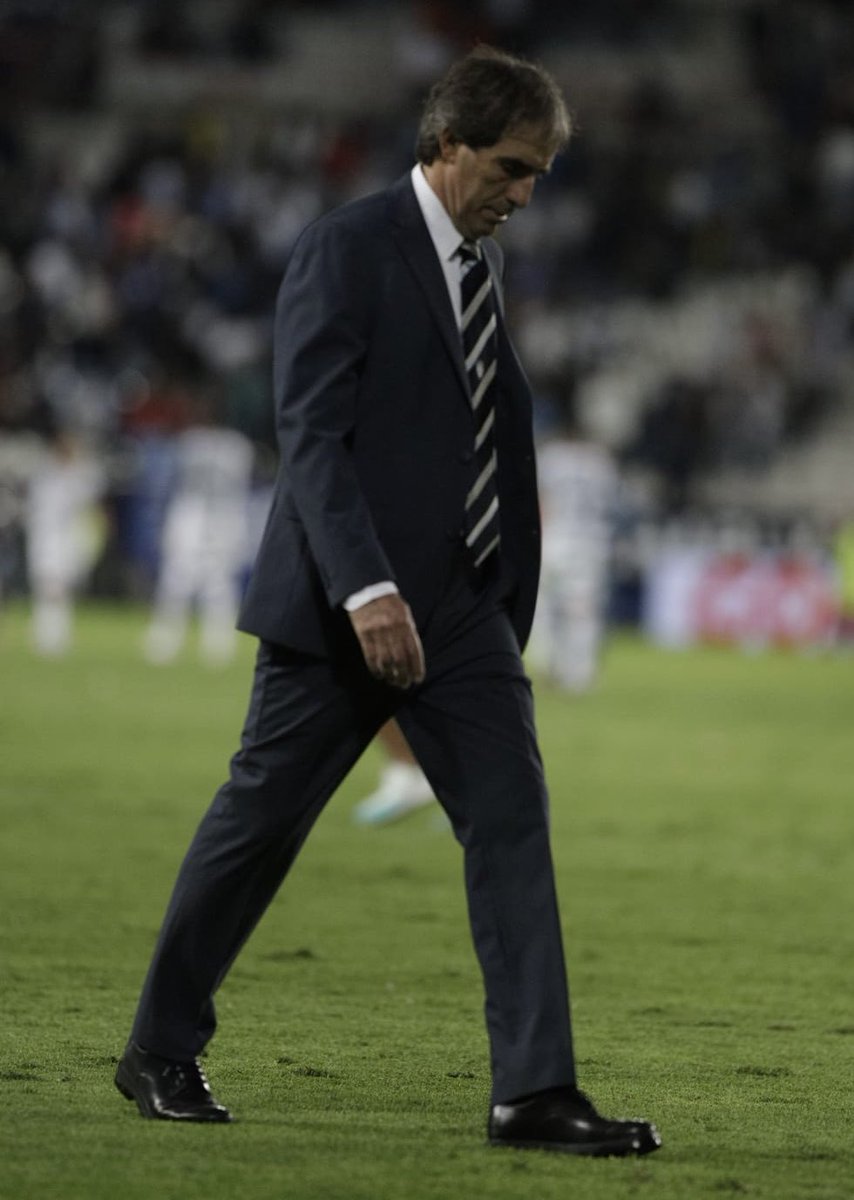 PROFE… LA HISTORIA TENÍA QUE TERMINAR DE OTRA MANERA… 😔
🔚 Almada ha cerrado su ciclo con #Tuzos 
✅ Matías Almeyda entrará al quite.