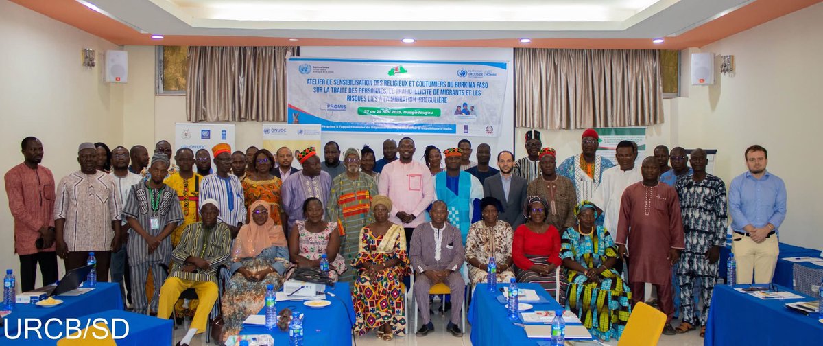 UrcbSd's tweet photo. Cérémonie d’ouverture sur la sensibilisation aux leaders religieux et coutumiers sur la traite des personnes, le trafic de migrants. @PROMIS_WAfrica @ONUDC @MoussaBambara 
#URCB_SD #ONUDC #HCDH #JusticeEtDroitsHumains #TraiteDesPersonnes #Migration #Sensibilisation #DroitsHumains https://t.co/q3XlSRs4SB