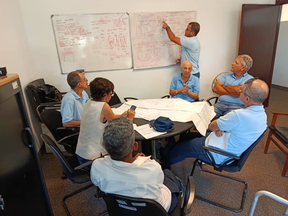 margaritaCuest7's tweet photo. Reunión de coordinación técnica para soluciones energéticas en Centros de Telecomunicaciones de alta prioridad para garantizar la infraestructura de los servicios que brinda @ETECSA_Cuba, participa #Dvpe, #DVLH y #VPIV. #PorCubaJuntosCreamos #CubaPorLaTransformaciónDigital https://t.co/6xA8HKGe3w
