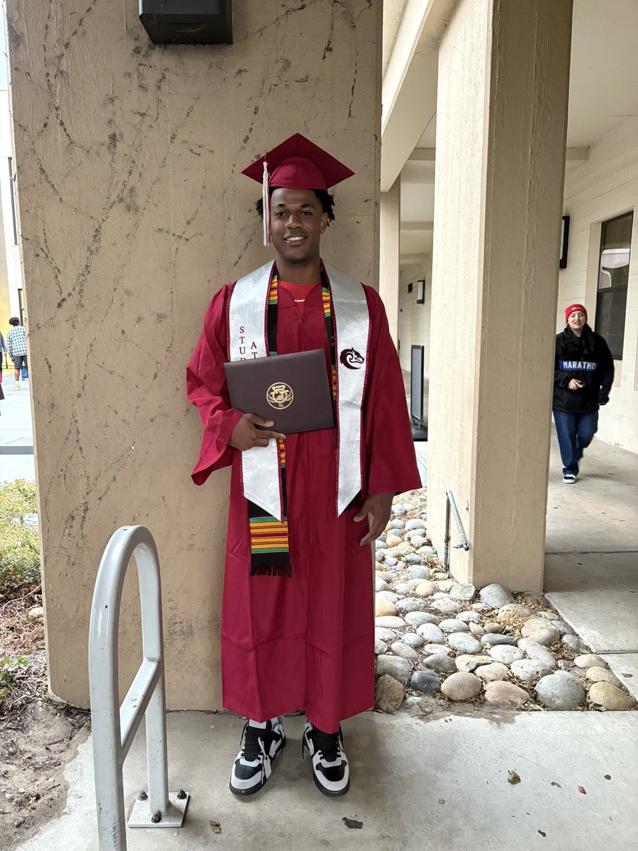 devinellisonn's tweet image. Thankful 🙏🏾🧑‍🎓 #JUCOPRODUCT