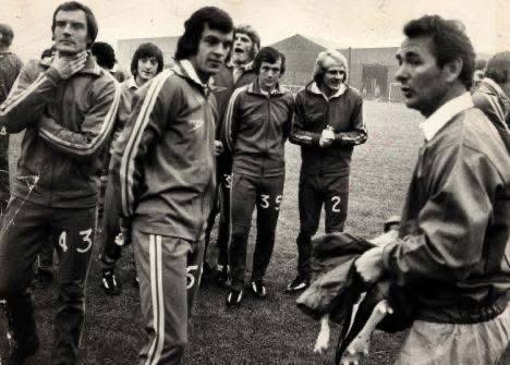 تصريح خالد للأسطورة بريان كلوب 

"أول شيء عليكم فعله هو أن تلقوا بميدالياتكم وكؤوسكم في أقرب سلة مهملات، أنتم لم تحصلوا عليها بعدل وبنزاهة!".