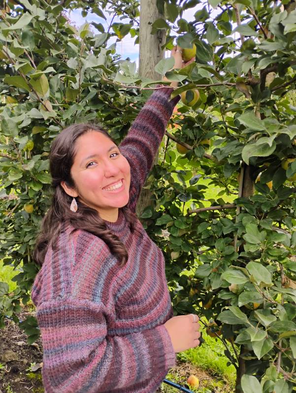AoTSeattle's tweet image. Samantha Garza is a 4th year Astro PhD Candidate. She currently researches the atmospheres of galaxies to further our understanding of how galaxies evolve over time. In her free time she enjoys crafting, playing volleyball, learning how to figure skate, & baking for her friends.