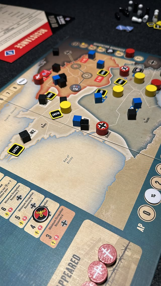 BambotPiotr's tweet image. "In the Shadows: Resistance in France 1943 - 1944" - great example of a game for Poles. The country with the largest resistance movement against the Germans, is still waiting for a game telling about its achievements. As for the game itself: interesting, simple, but not generic.