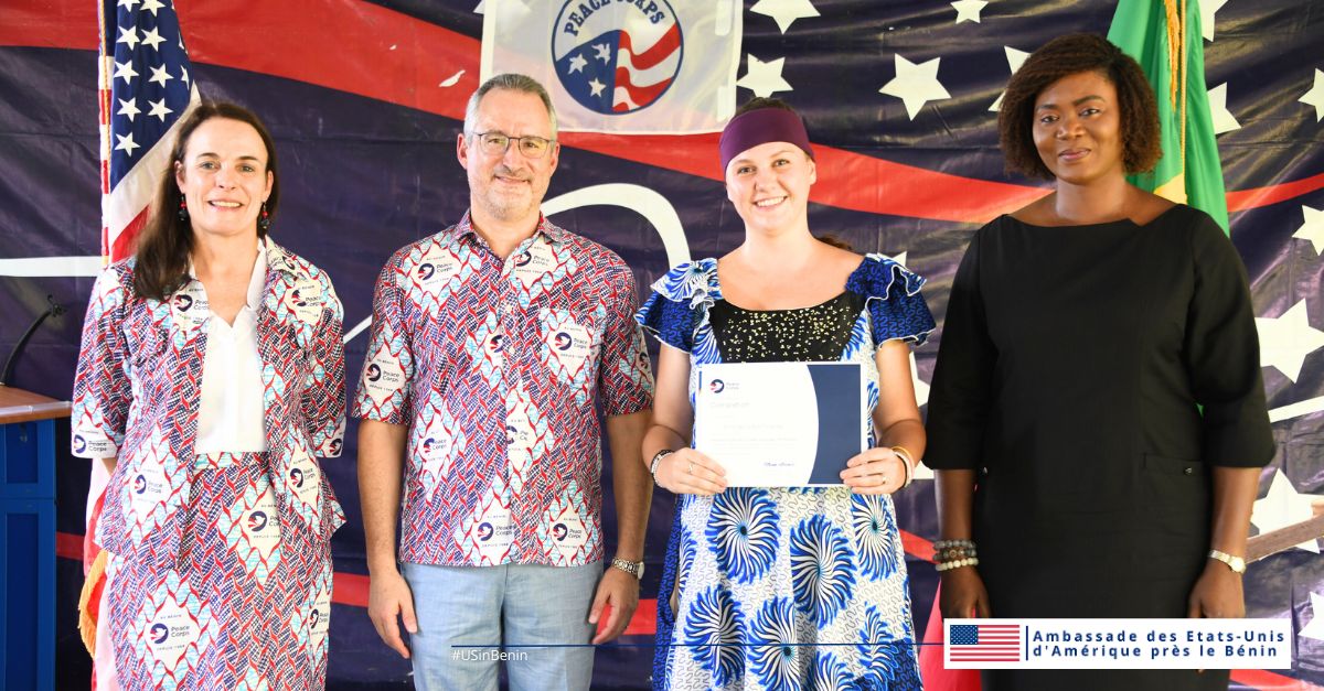 USEmbassyBenin's tweet image. 13 Volontaires du #PeaceCorps terminent leurs 2 ans de service au Bénin ! Du #TEFL à la santé, l’agriculture et l’autonomisation des jeunes, ils ont eu un impact dans tout le pays. Merci aux partenaires du Bénin et aux communautés pour leur implication. #USinBenin #PeopleToPeople
