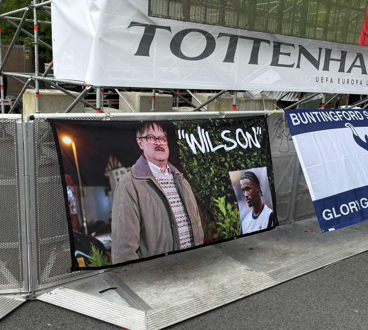 _JoeRossiter's tweet image. One week on… Incredible to be in Bilbao to see Tottenham win their first trophy in 17 years and contribute to @Daily_Express reporting from the Spurs fan park.
Same again next year?