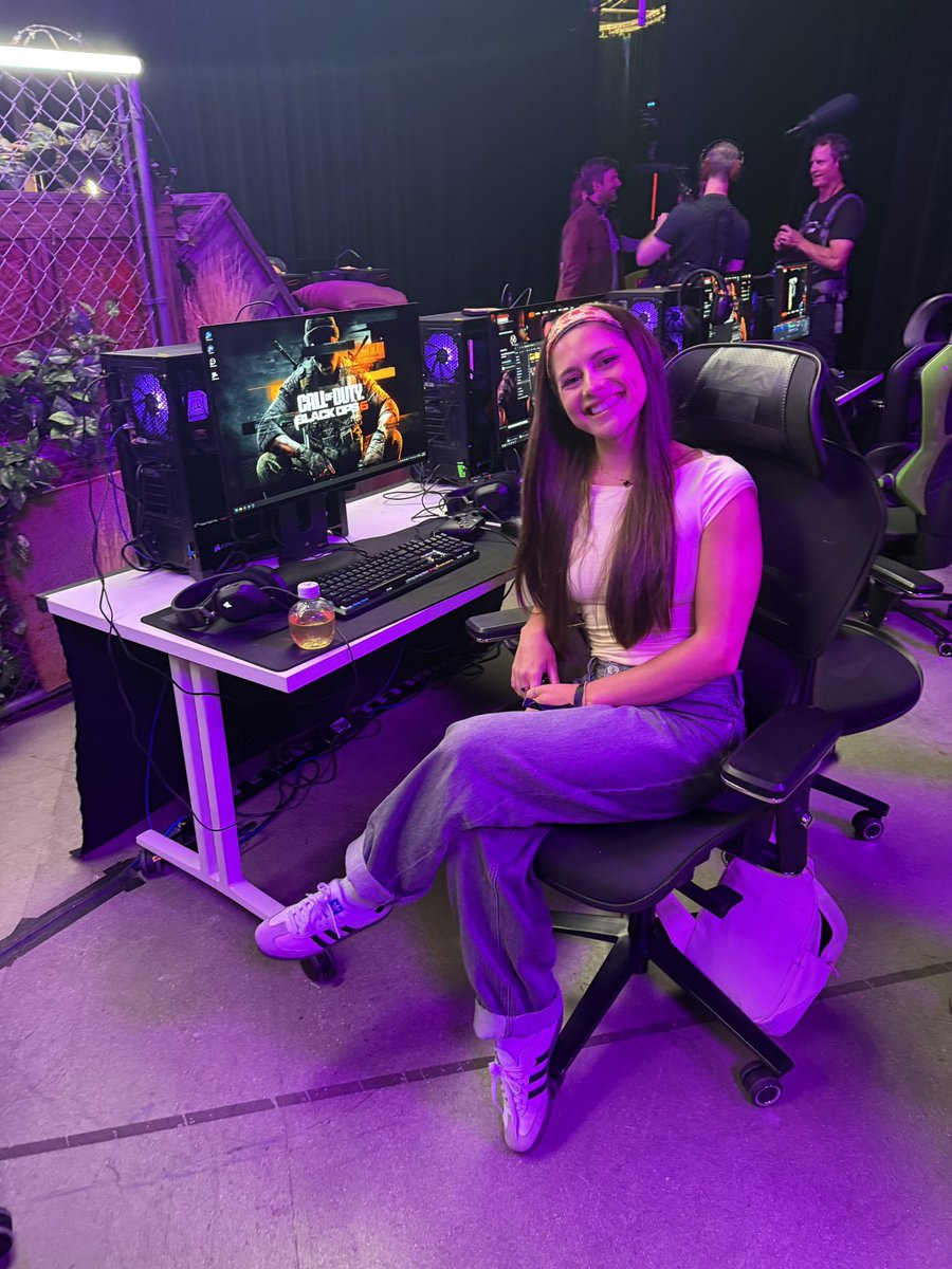AHHHHH FRIENDS!!!!! I am so excited to share with you guys that I was I was one of 10 women invited to LA by @callofduty for their first ever Level Up Lab! 

This was by far the most incredible &amp; rewarding experience I’ve ever had during my streaming and content creator journey.
