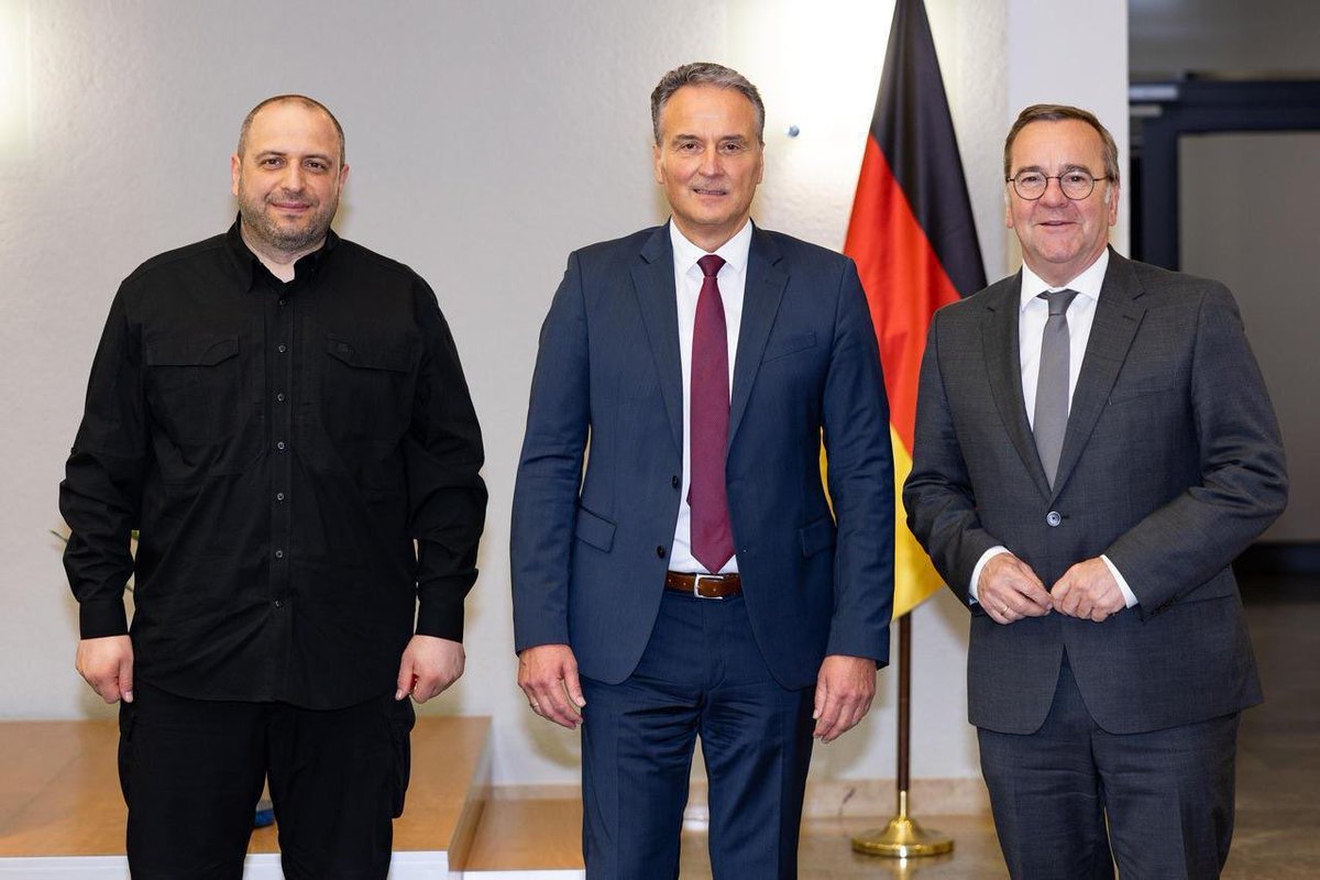 RT by @mikenov: ❗️🇩🇪Germany has signed a €2.2B contract with Diehl Defence to supply 🇺🇦Ukraine with IRIS-T air defense systems and missiles.