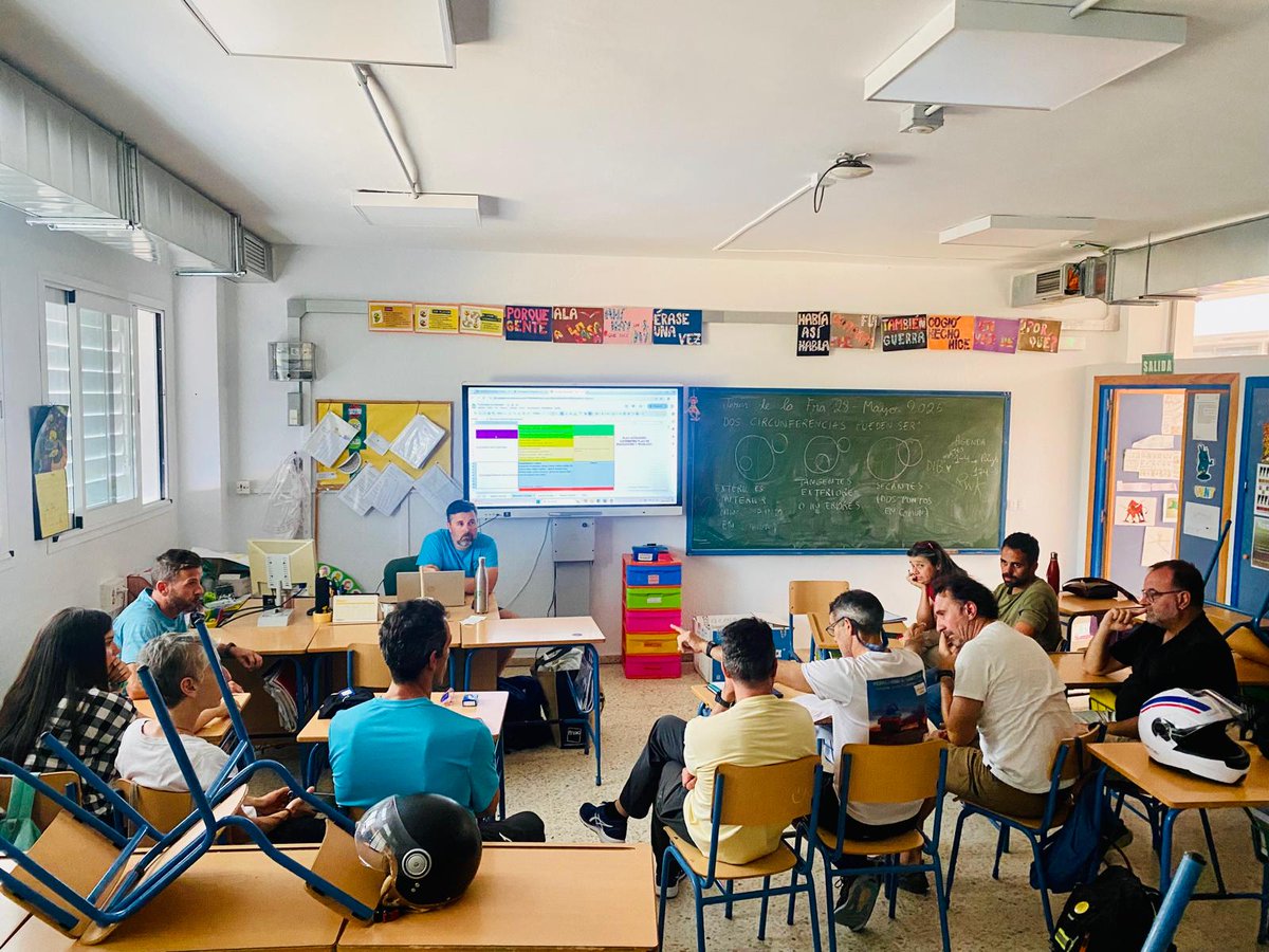 Tarde de trabajo con <a href="/NekoPublicidad/">Neko Publicidad</a> para ultimar detalles de materiales para el <a href="/CAfc2025/">CongresoAFC2025</a>, y reunión de la Asociación #EFicienciaCádiz para asignar grupos de trabajo y funciones del voluntariado durante los días del <a href="/CAfc2025/">CongresoAFC2025</a>.